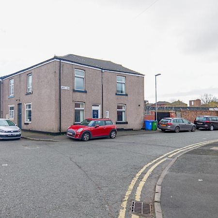 Rochdale 3 Bedroom House 2 Bath With Free Parking Sleeps 7 Exterior photo