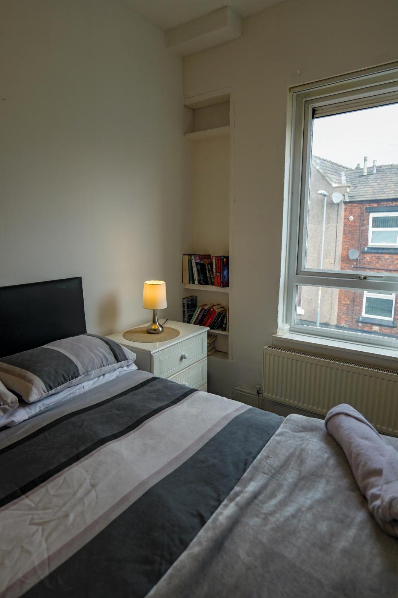 Rochdale 3 Bedroom House 2 Bath With Free Parking Sleeps 7 Exterior photo
