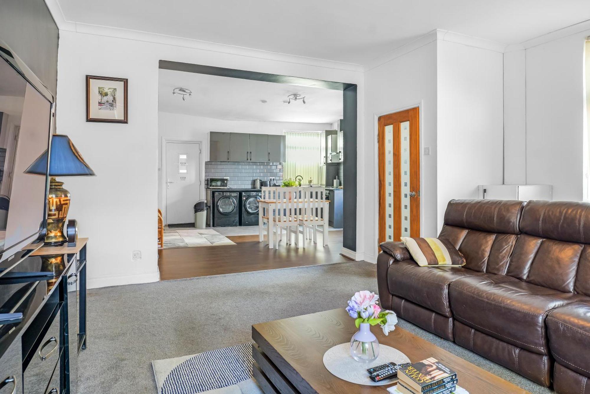 Rochdale 3 Bedroom House 2 Bath With Free Parking Sleeps 7 Exterior photo