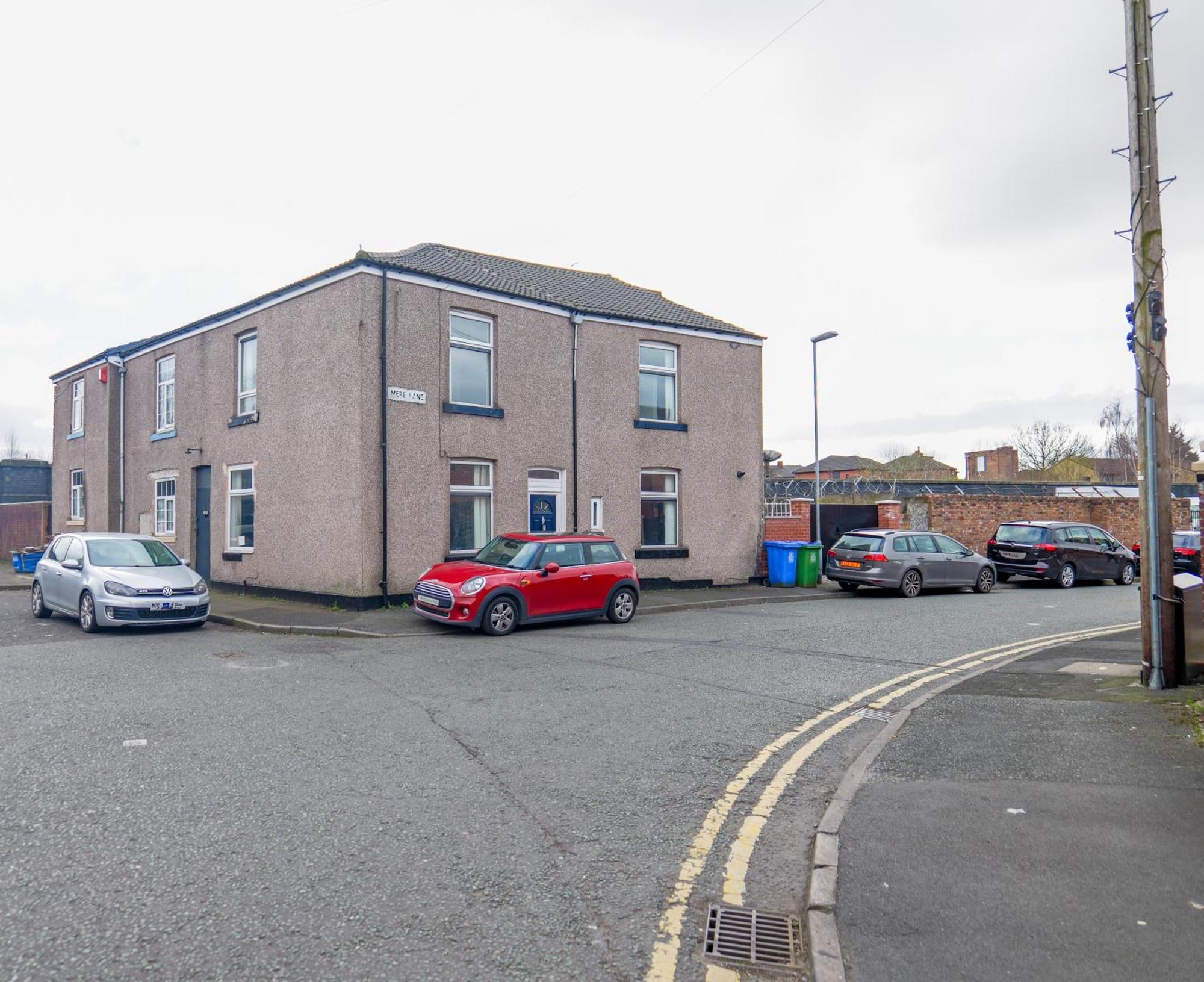 Rochdale 3 Bedroom House 2 Bath With Free Parking Sleeps 7 Exterior photo