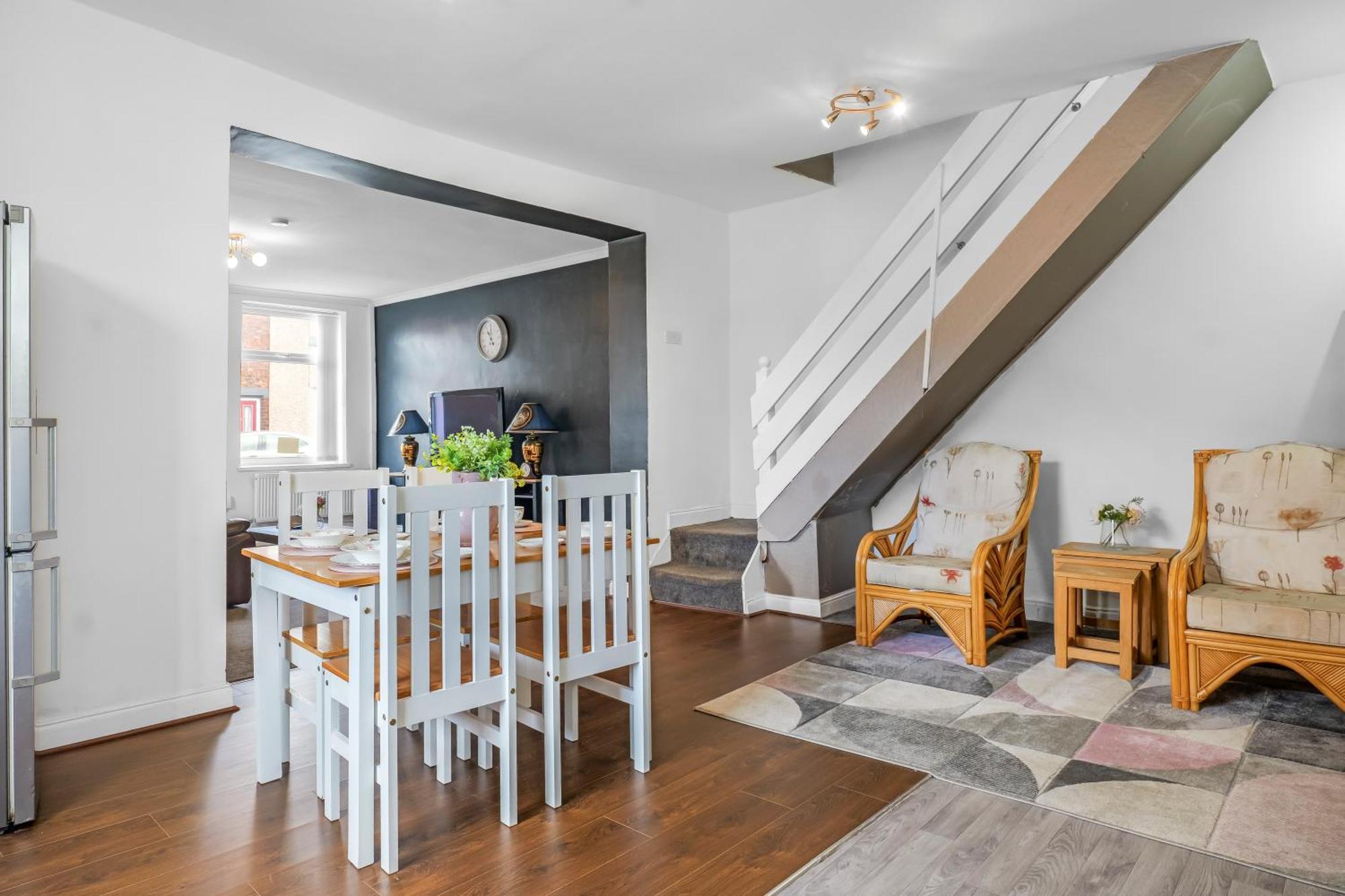 Rochdale 3 Bedroom House 2 Bath With Free Parking Sleeps 7 Exterior photo
